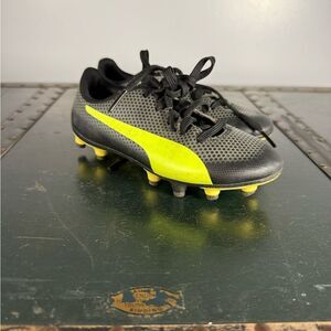 Puma Kids Spirit Turf Trainer Soccer Shoes Sneaker Black/Yellow/Gray Size 12